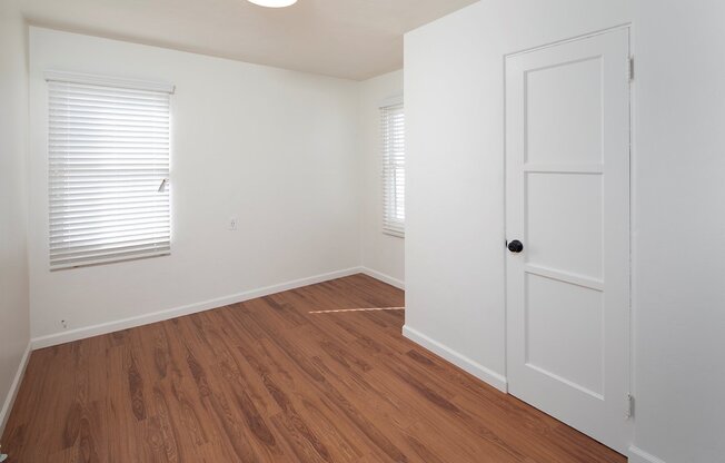 *OPEN HOUSE: 5/3 1-2PM* 2 BR in the Heart of Hillcrest with Parking  ~ Cats OK!