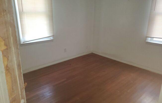 2 beds, 1 bath, $900