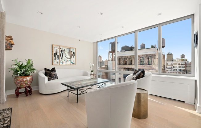 151 W 17 ST