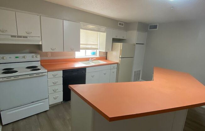 1 bed, 1 bath, 707 sqft, $790, Unit C:17