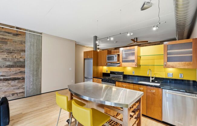 Studio, 1 bath, $1,750