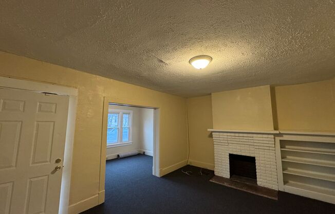 2 beds, 1 bath, $1,000