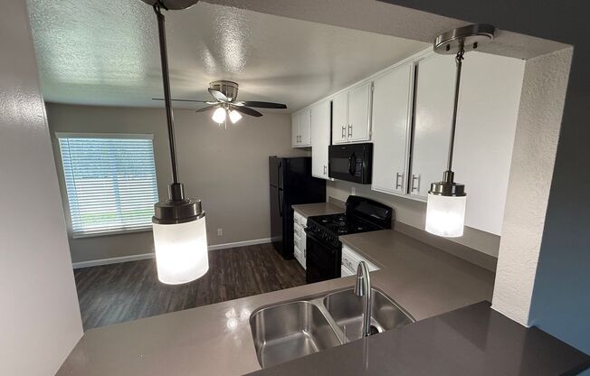 2 beds, 2 baths, $2,475, Unit 19