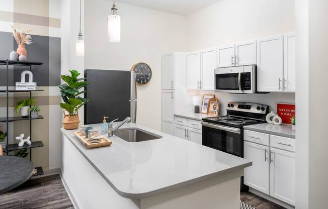 1 AND 2 BEDROOM APARTMENTS IN EAST NASHVILLE