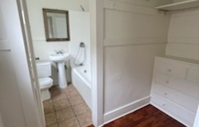 Studio, 1 bath, $1,300, Unit 10