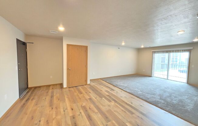 2 beds, 1 bath, 1,090 sqft, $1,230, Unit 3400 208