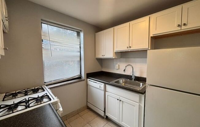 3 beds, 1 bath, 1,000 sqft, $2,390, Unit 6224 Fifth Ave. #210H