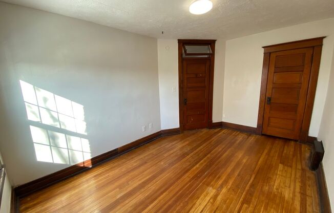 2 beds, 1 bath, 1,150 sqft, $975, Unit 1