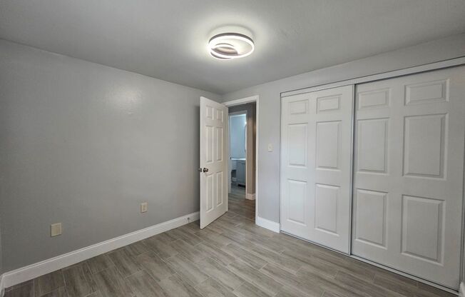 2 beds, 1 bath, $1,250, Unit Unit A