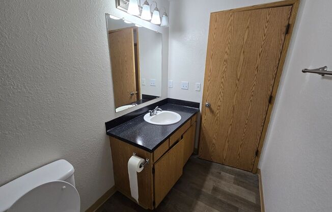 2 beds, 1 bath, 875 sqft, $1,325, Unit 127-33