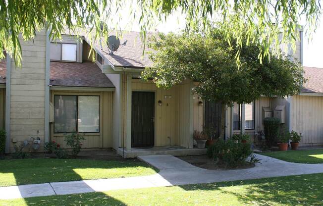 4301 Planz Rd Unit B - 2+1.5 Townhouse - SW Bakersfield - W/D Hookups and 2 car garage!!