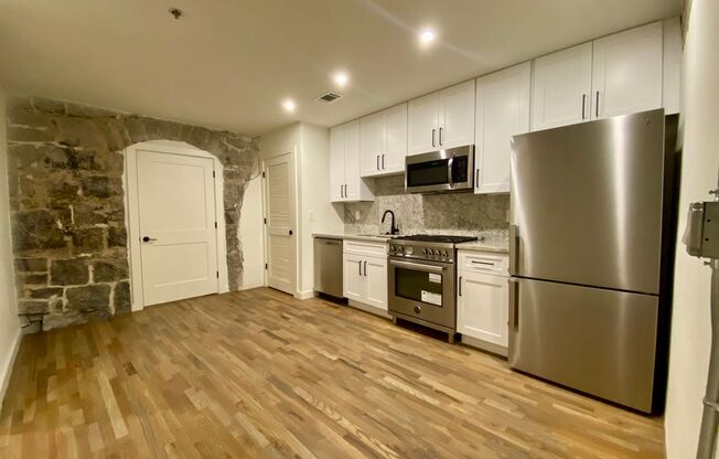 2 beds, 2 baths, 960 sqft, $2,470, Unit 012