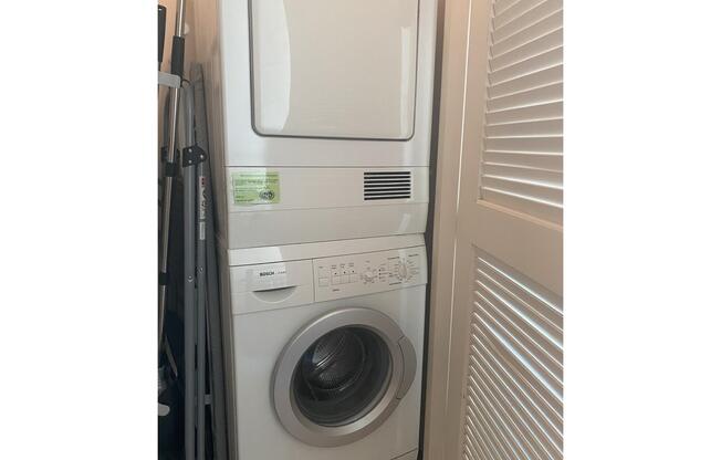 1 bed, 1.5 baths, 842 sqft, $6,100, Unit 19B