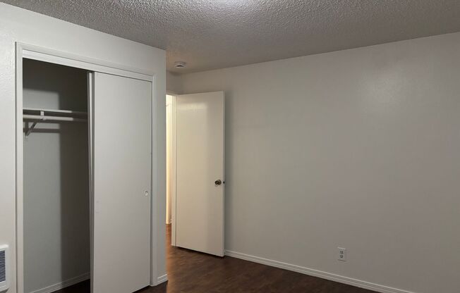 2 beds, 1 bath, 840 sqft, $1,295, Unit 2287