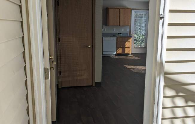 Welcome to Lassam Terrace Apartments