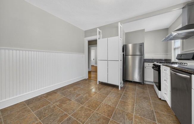156 W ADAMS ST