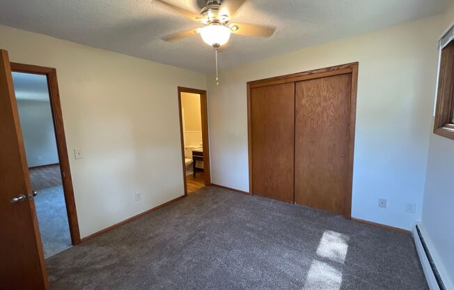 1 bed, 1 bath, $975, Unit Unit 4