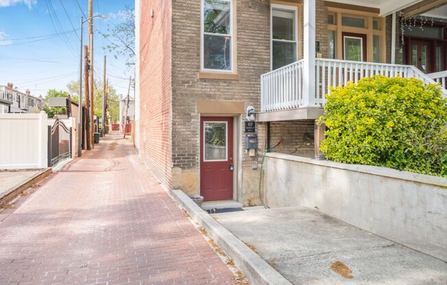 Stunning 2 BR/2.5 BA 2-Level Condo in Petworth!