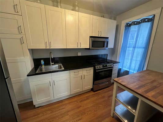 3 beds, 1 bath, 1,050 sqft, $3,950, Unit # SAINT 2 FLOOR