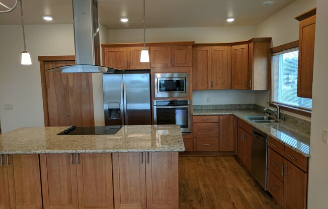 4 beds, 3 baths, 2,314 sqft, $2,750, Unit Unit 201