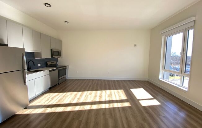 Studio, 1 bath, 553 sqft, $1,831, Unit 128