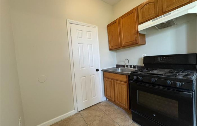 142 JOHNSON AVE