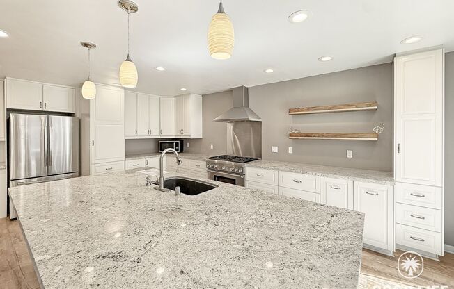 Great 4B/2BA House in San Marcos w/ AC, W/D, and Attached Garage!