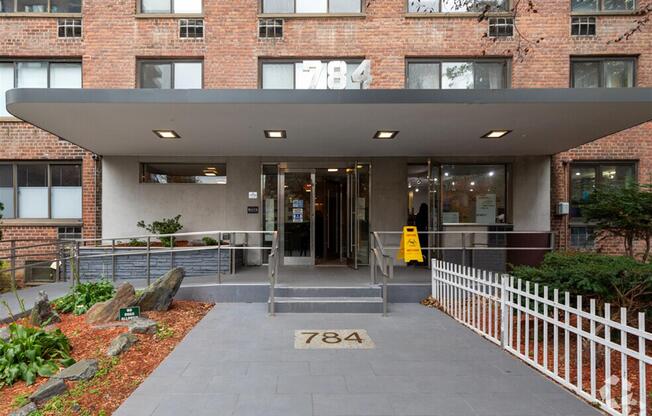 784 Columbus Ave #15P