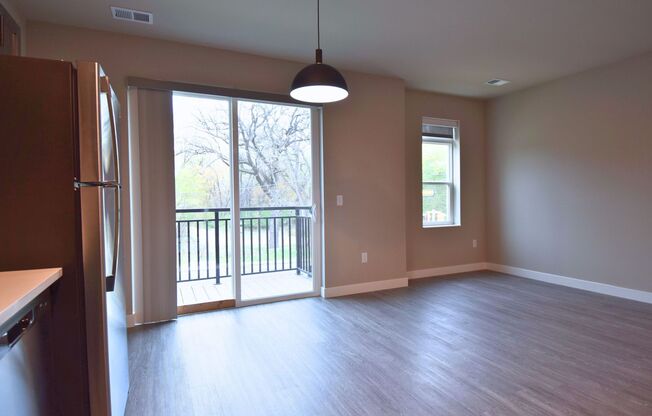 2 beds, 2 baths, 956 sqft, $1,925, Unit 2644-211