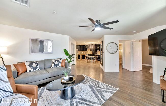 4200 N Miller Rd #113