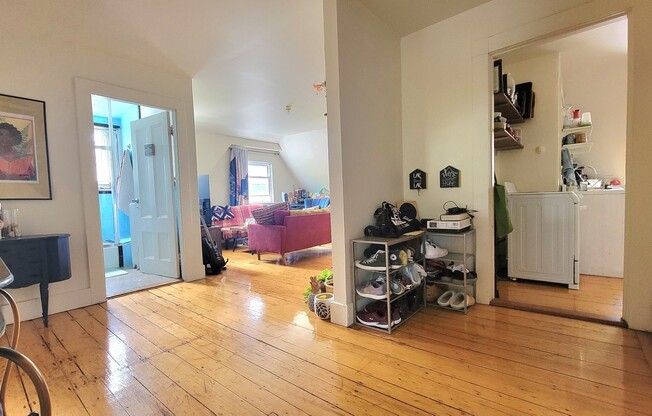 2 beds, 1 bath, 800 sqft, $2,800, Unit 3