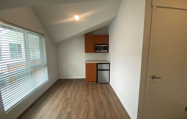 Studio, 1 bath, 175 sqft, $1,195, Unit 4514