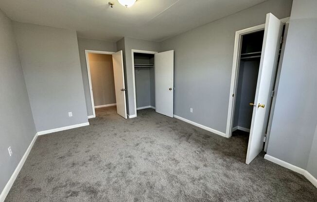 3 beds, 1 bath, $1,325, Unit 3C