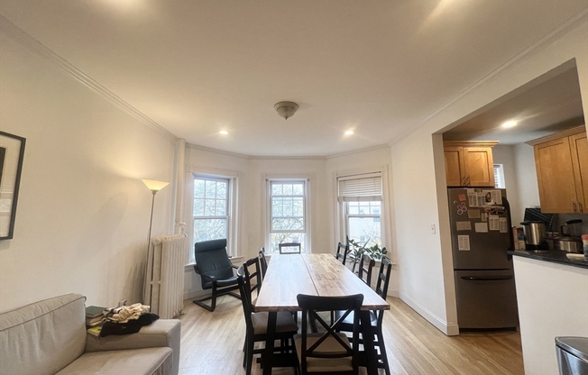 2 beds, 1 bath, $3,600, Unit 32