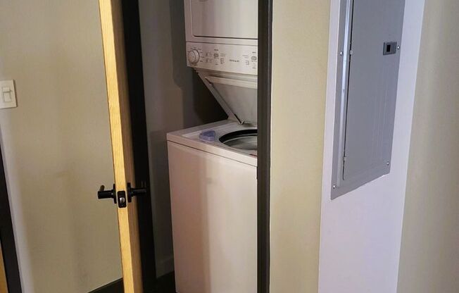 1 bed, 1 bath, 940 sqft, $1,550, Unit 106