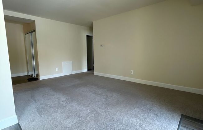 2 beds, 2 baths, 1,000 sqft, $1,950, Unit 14209 #204