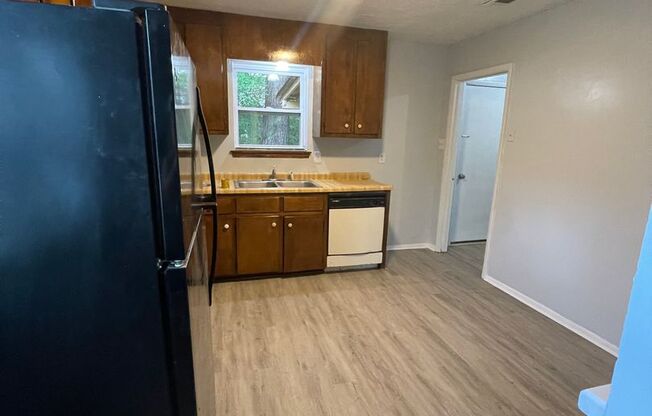 2 beds, 1 bath, $975