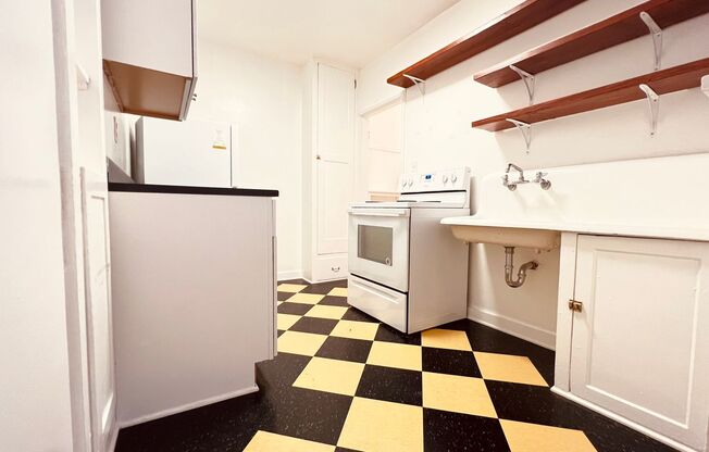 Studio, 1 bath, 518 sqft, $1,329, Unit 001
