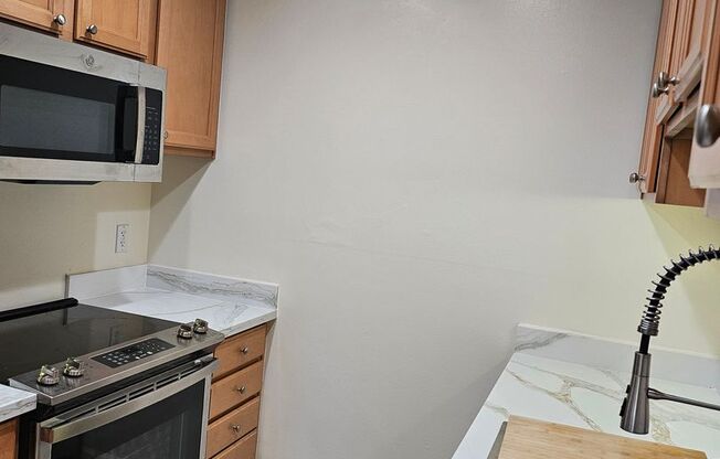 2 beds, 1.5 baths, 1,004 sqft, $2,640, Unit 84