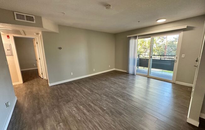 2 beds, 1 bath, 821 sqft, $2,765, Unit E027