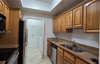 3590 Coral Way cu-902, Miami, FL 33145