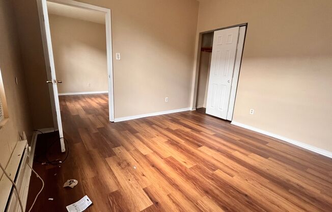 3 beds, 1 bath, 637 sqft, $1,000, Unit 925