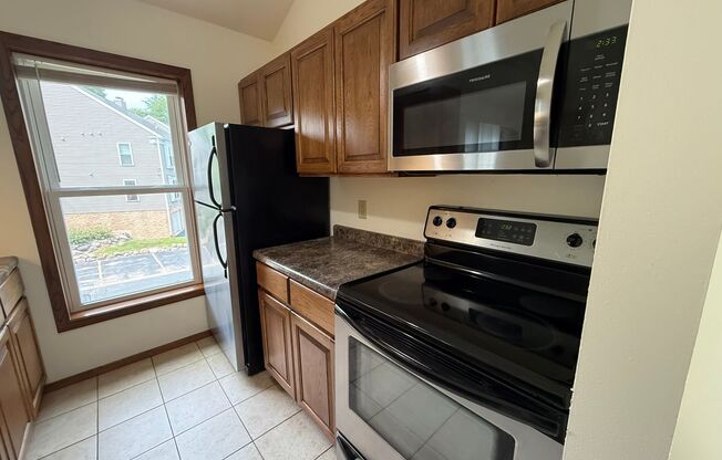 2 beds, 2 baths, 950 sqft, $1,750, Unit 7633CC