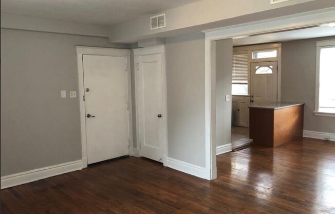 2 beds, 1 bath, 900 sqft, $1,095, Unit F