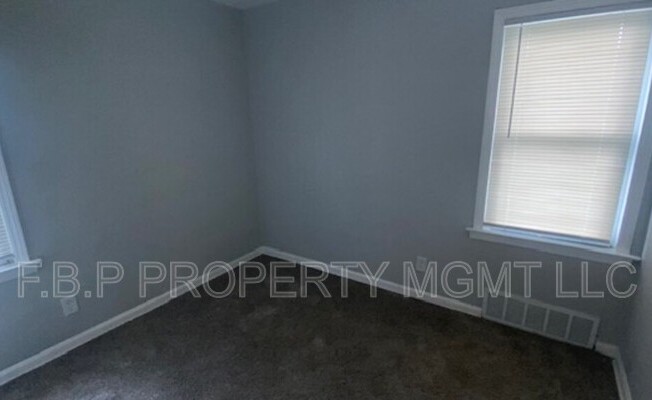 3 beds, 1 bath, 873 sqft, $1,300