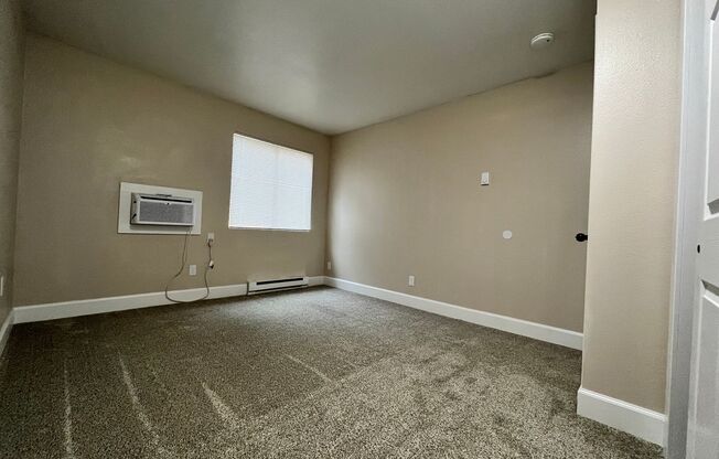 1 bed, 1 bath, $955, Unit 11