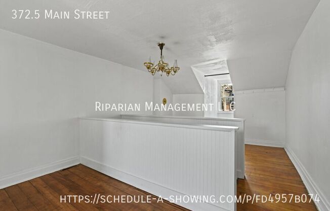 372 5 MAIN ST