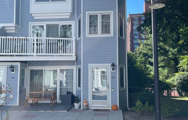 Charming 2 bedroom Condo