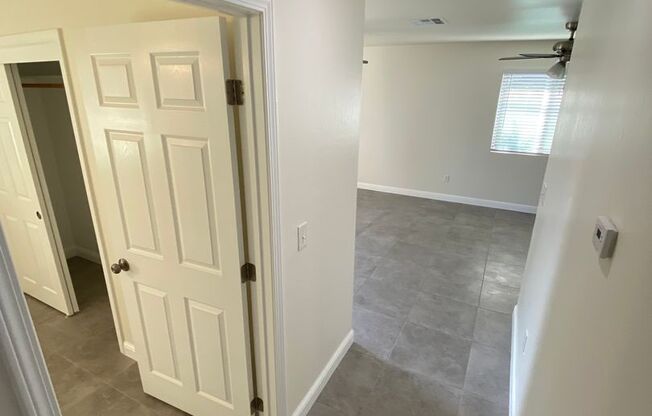 2 beds, 1 bath, $1,425, Unit 4036 W. Tulare