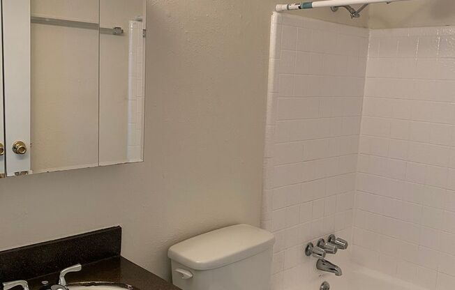 2 beds, 1 bath, 750 sqft, $1,250, Unit 08C